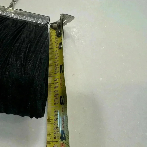 Black evening kiss lock clutch with rhinestone details and removable chain - Picture 9 of 10